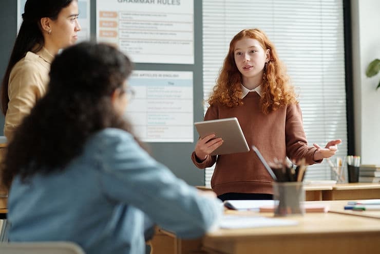 Training Students for Public Speaking with Virtual Platforms